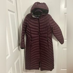 L.L. Bean Women's 850 Down Hooded Coat, Three-Quarter Length in Good Condition